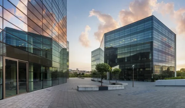 How Commercial Complexes Work and What Businesses Can Benefit From Them